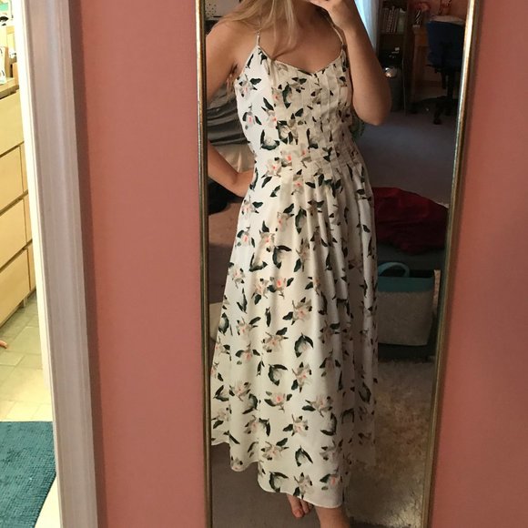 Banana Republic Dresses & Skirts - Banana Republic White Floral Dress